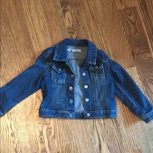 Girls 3T Jean jacket like new with pretty buttons